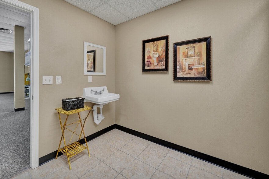More Photos Of 2651 John Ben Shepperd Pky, Odessa Office For Sale