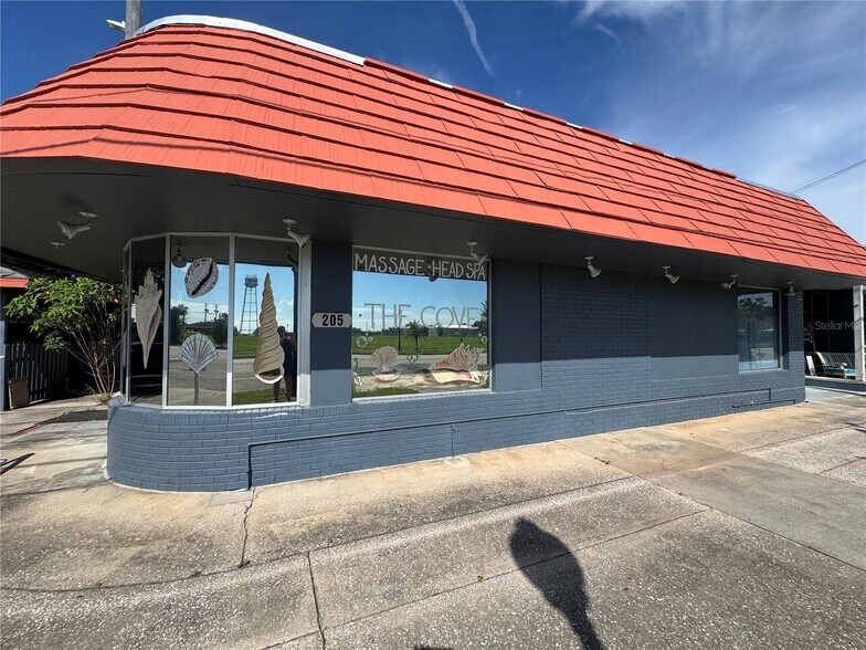 More Photos Of 205 N Scenic Hwy, Frostproof General Retail For Sale