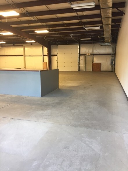 More Photos Of 14285-14301 Commerce Rd, Daleville Light Manufacturing For Lease
