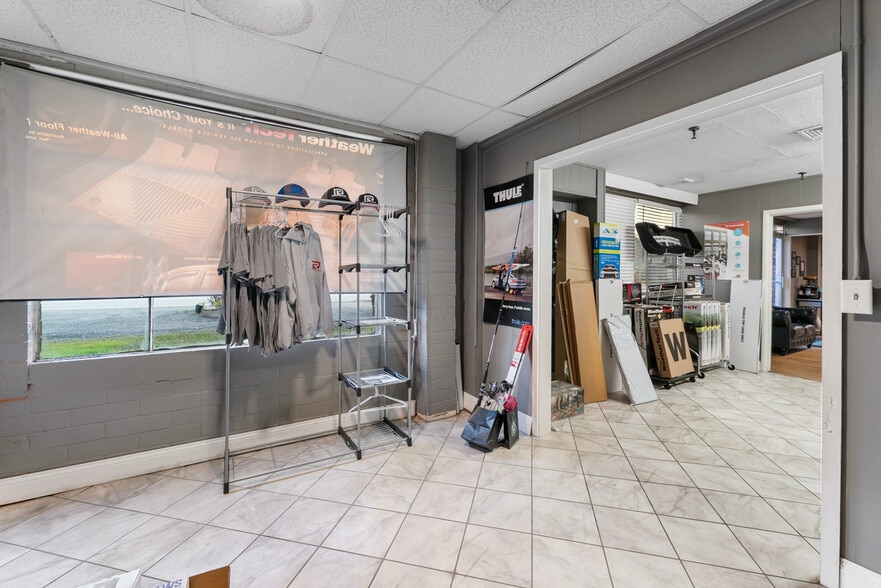 More Photos Of 580 Sw Broad St, Jesup Light Manufacturing For Sale