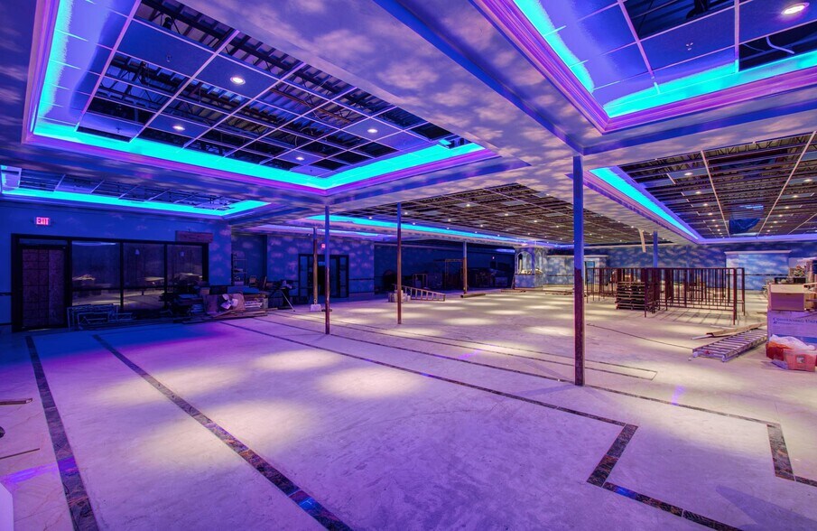 More Photos Of 2103 Cypress Creek Pky, Houston Bar For Sale