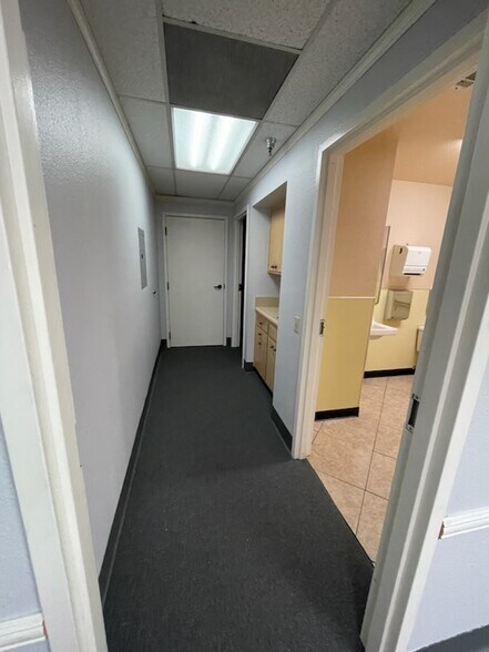 More Photos Of 42111 Avenida Alvarado, Temecula Manufacturing For Lease