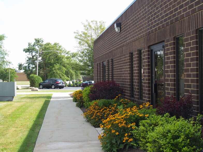 Primary Photo Of 4920 Commerce Pky, Warrensville Heights Flex For Lease