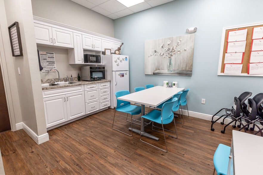 More Photos Of 809 County Road 466, Lady Lake Office For Sale