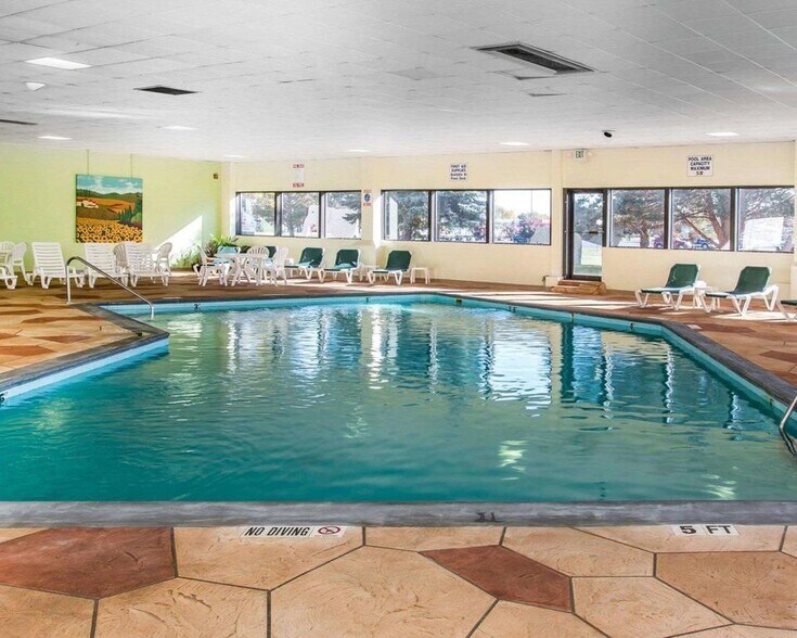 More Photos Of 2603 N Lincoln Rd, Escanaba Hotel For Sale