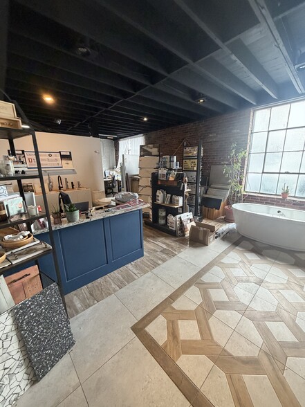 More Photos Of 133 Breckenridge Ln, Louisville Freestanding For Lease