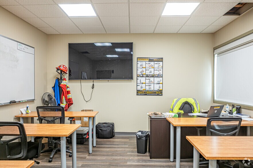 More Photos Of 15712 112 Ave, Edmonton Office For Sale
