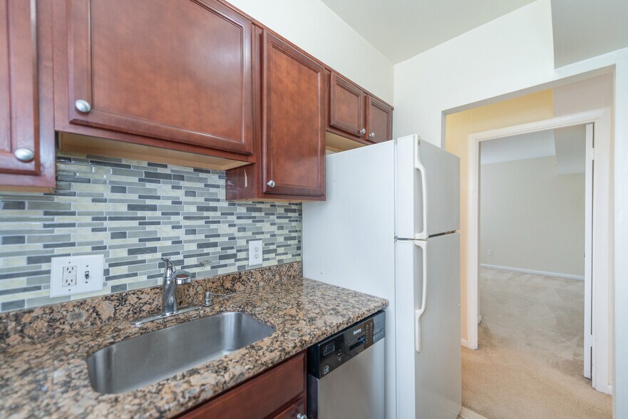 More Photos Of 300-302 W Glebe Rd, Alexandria Apartments For Sale