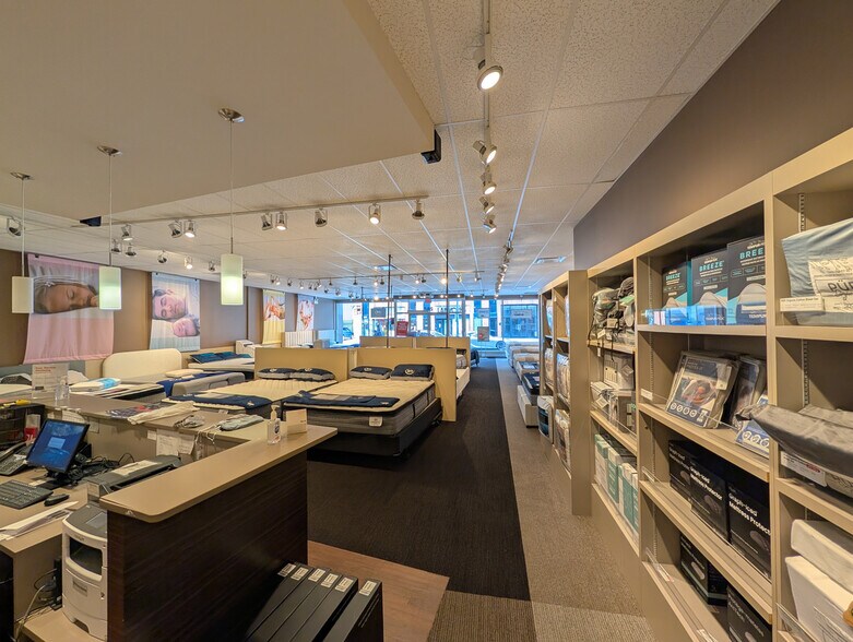 More Photos Of 282 Bank St, Ottawa Storefront For Lease