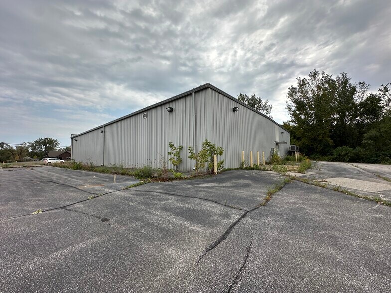More Photos Of 3851-3859 N Huron Rd, Pinconning Freestanding For Lease