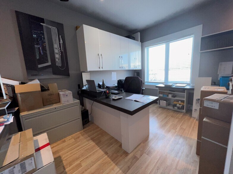 More Photos Of 1300-1360 Rue Louis-Marchand, Beloeil Warehouse For Lease