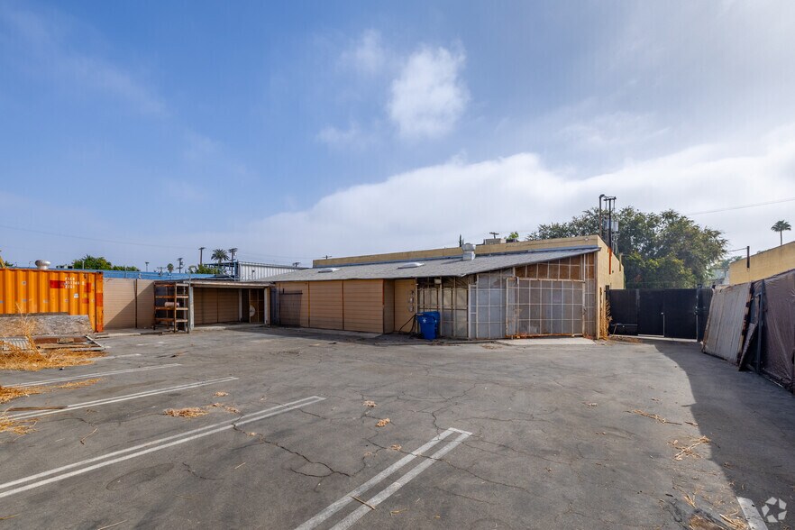 More Photos Of 6943 Eton Ave, Canoga Park Manufacturing For Sale