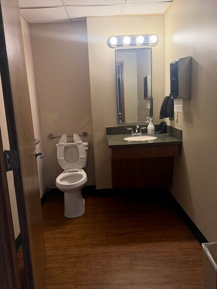 More Photos Of 610-612 Lincoln Ave, Bellevue Storefront Retail Office For Lease