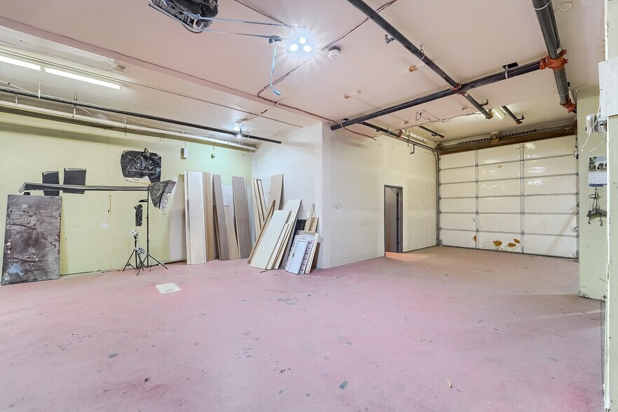 More Photos Of 611 2nd Ave, Longmont Showroom For Sale