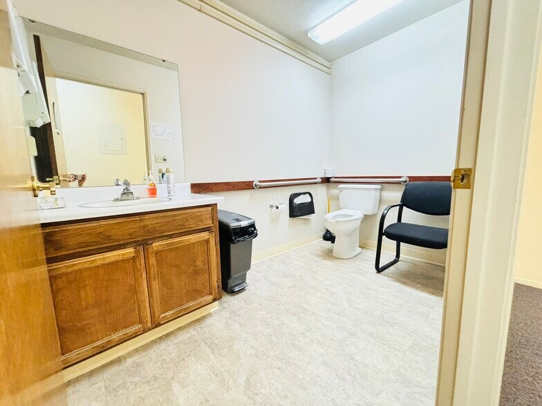 More Photos Of 571 Stanislaus Ave, Angels Camp Office For Sale