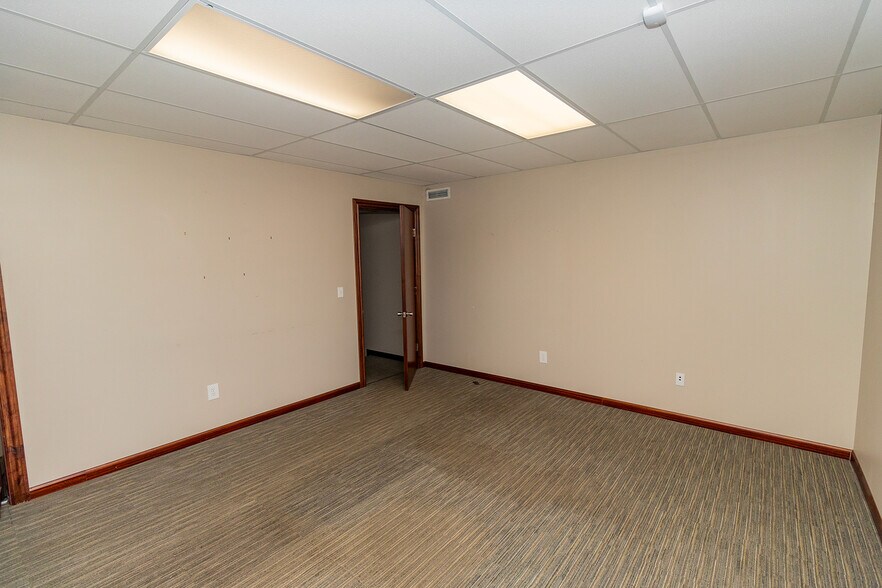 More Photos Of 1627 S Hillside St, Wichita Freestanding For Sale