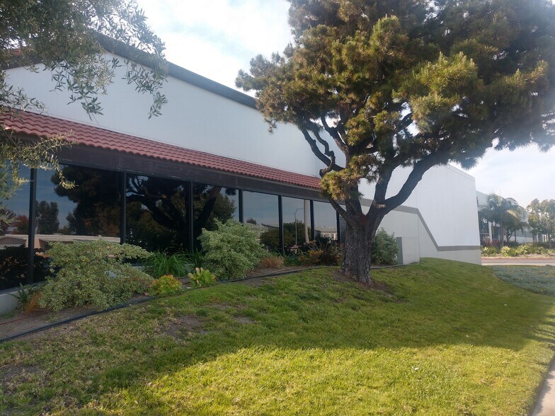 More Photos Of 3020 S Fairview St, Santa Ana Industrial For Sale
