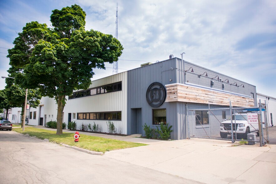 More Photos Of 3866-3870 N Fratney St, Milwaukee Warehouse For Lease