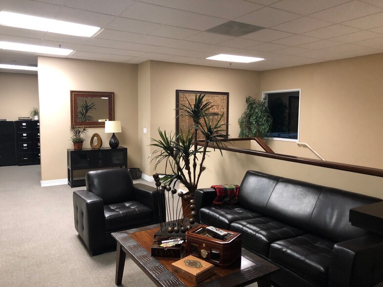 More Photos Of 28875 Industry Dr, Valencia Warehouse For Lease