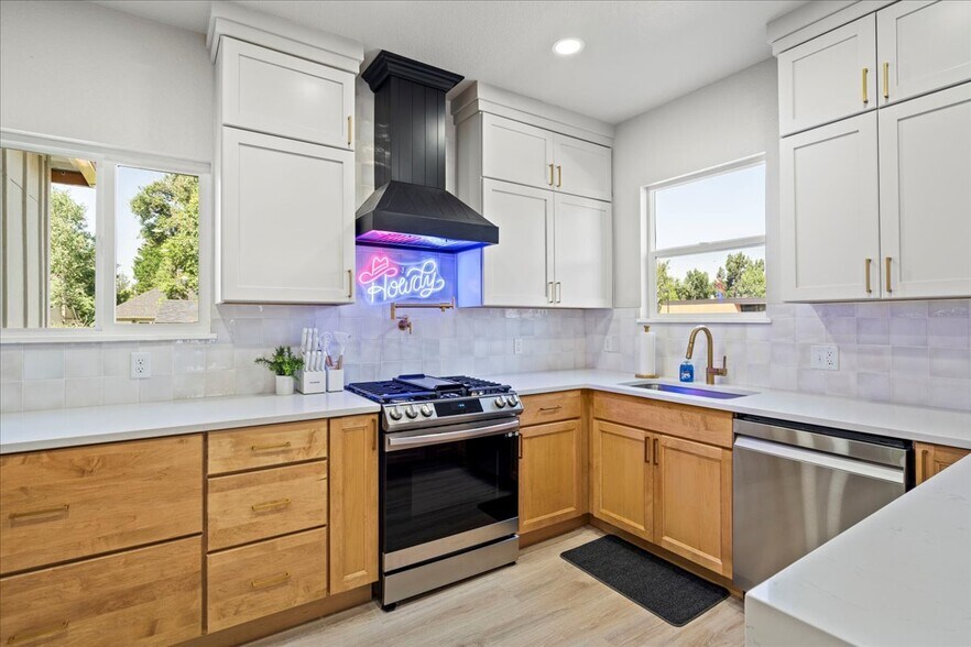 More Photos Of 2722 Central Ave, Cheyenne Light Distribution For Sale