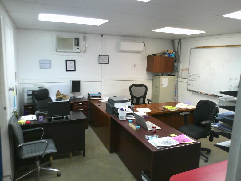 More Photos Of 1319 N Gordon St, Alvin Warehouse For Sale