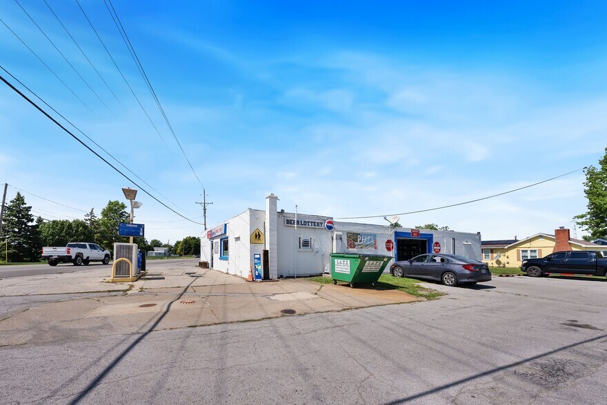 More Photos Of 7697 E Harbor Rd, Lakeside Marblehead Convenience Store For Sale
