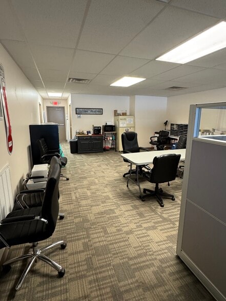 More Photos Of 1465B Lancaster Rd, Manheim Freestanding For Lease