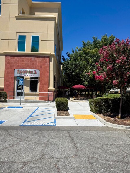 More Photos Of 9500 Ming Ave, Bakersfield Office For Lease