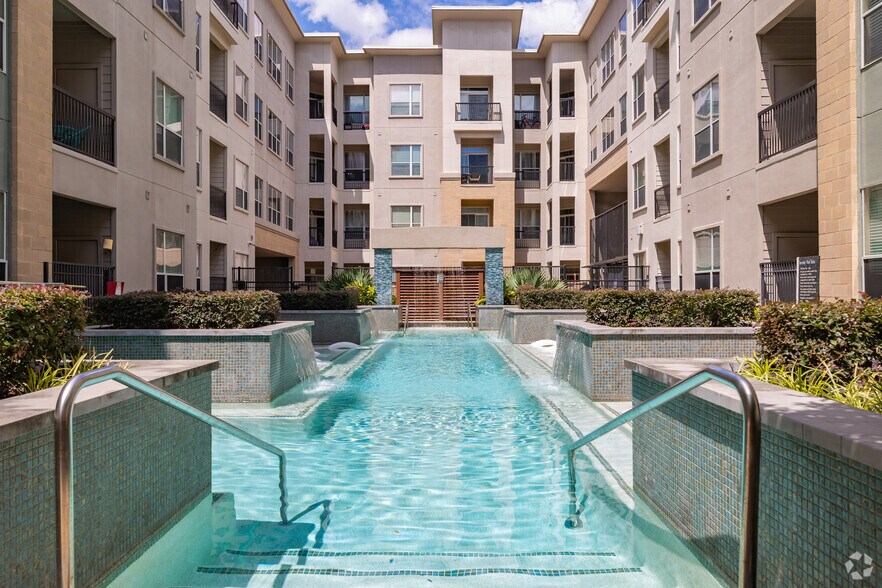 More Photos Of 12808 Queensbury Ln, Houston Apartments For Lease