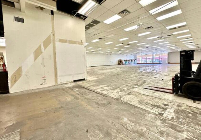 More Photos Of 1212-1250 W University Dr, Mesa General Retail For Lease