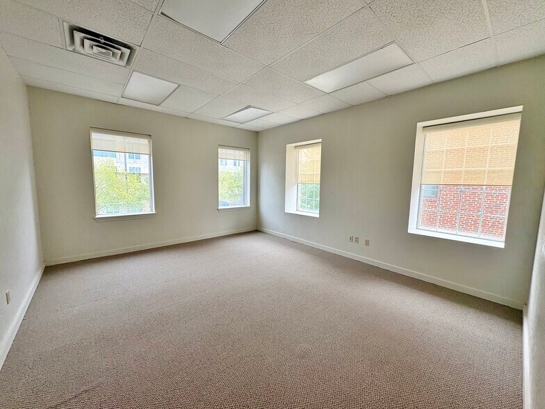 More Photos Of 715-723 N Hudson Ave, Oklahoma City Office For Lease