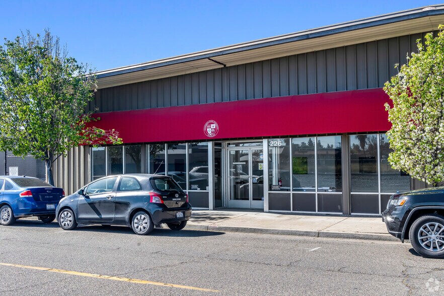 More Photos Of 226 N 1st St, Turlock Freestanding For Sale