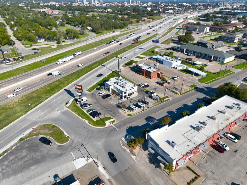 More Photos Of 1524 IH-35, Waco General Retail For Sale