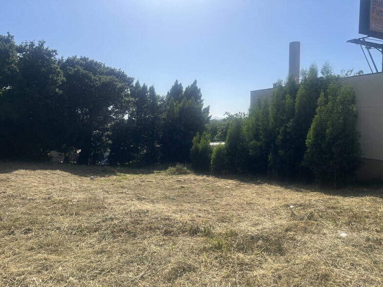 More Photos Of 9809-9811 Macarthur Blvd, Oakland Land For Sale