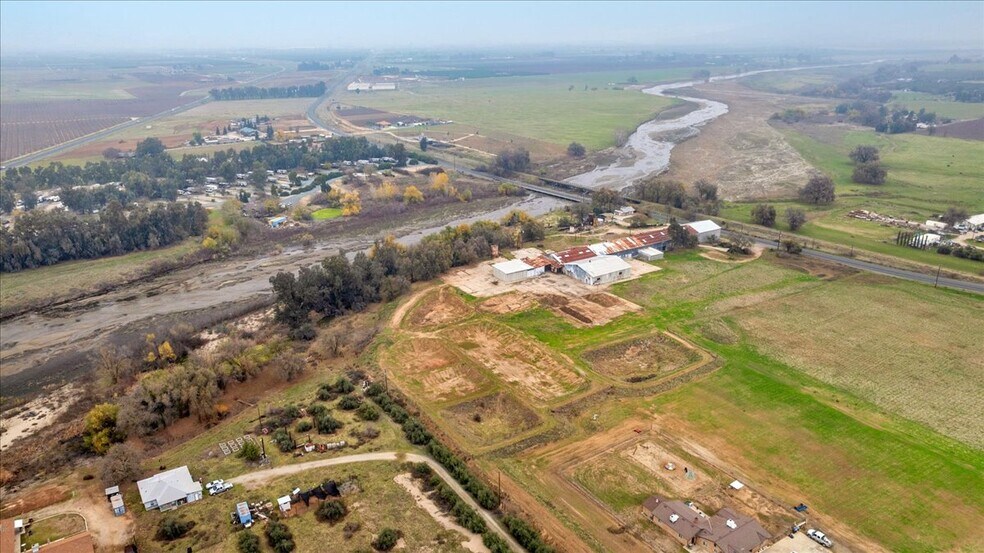 More Photos Of 10513 Road 236, Terra Bella Warehouse For Lease