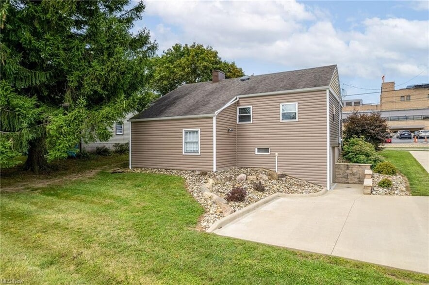 More Photos Of 1109 Eastern Ave, Ashland Office Residential For Sale