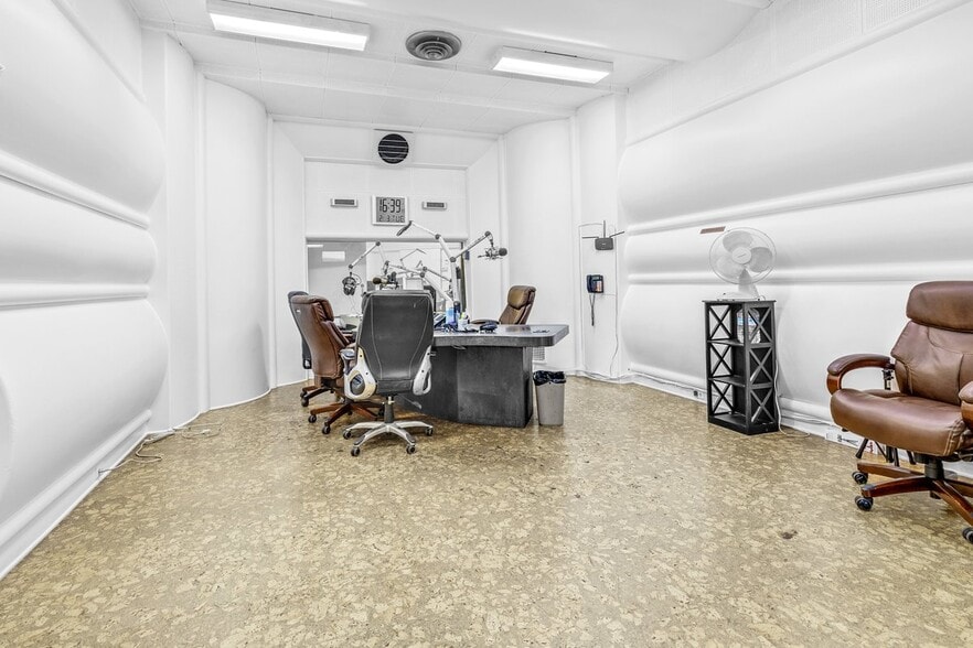 More Photos Of 2300 Portola Dr, Santa Cruz Warehouse For Sale