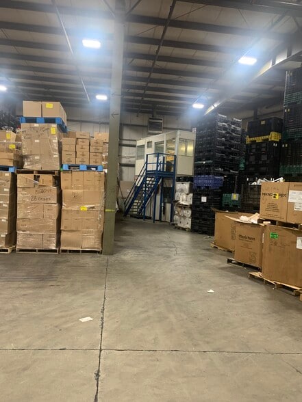 More Photos Of 62 Lakeview St, Leominster Warehouse For Sale