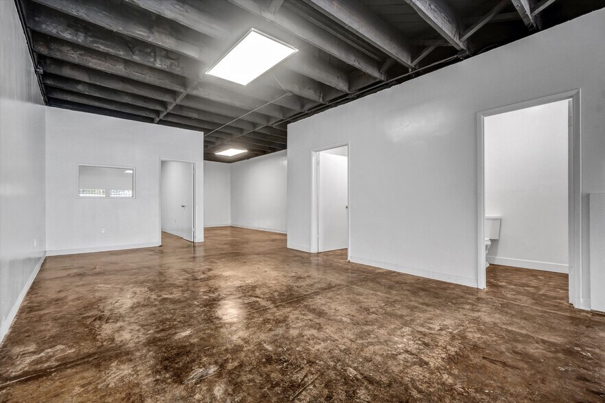 More Photos Of 520 W Pacific Coast Hwy, Long Beach Flex For Sale