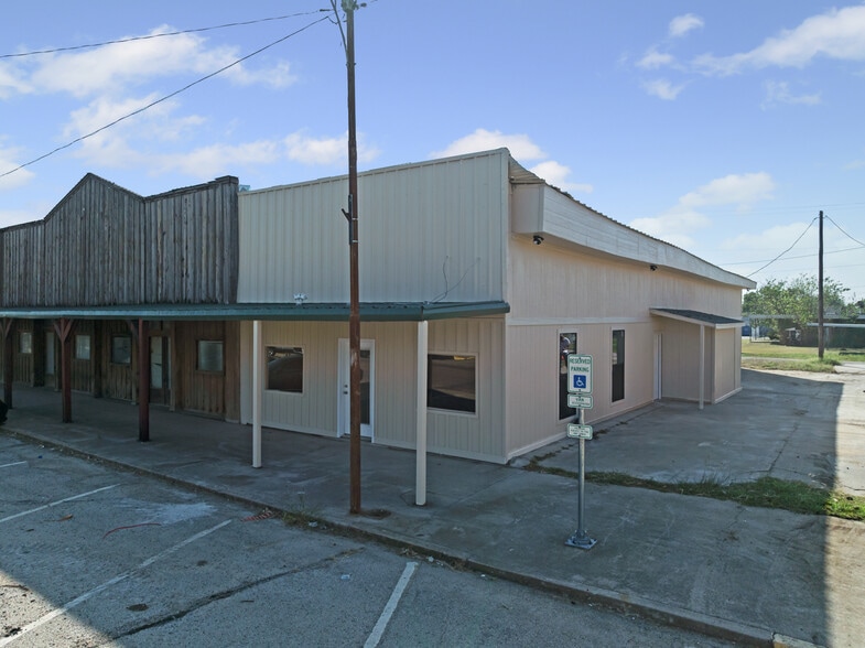 More Photos Of 109 W Main St, Itasca Storefront For Sale