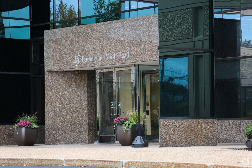 More Photos Of 25 Mall Rd, Burlington Office For Lease