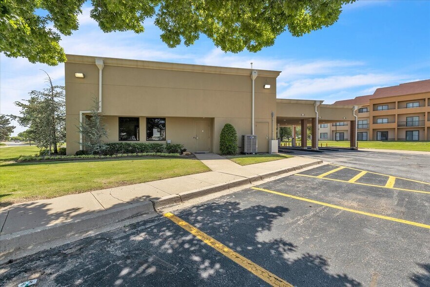 More Photos Of 809 Cornell Pky, Oklahoma City Storefront Retail Residential For Lease