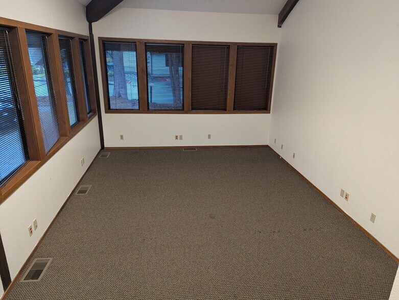 More Photos Of 14777 NE 40th St, Bellevue Office For Lease