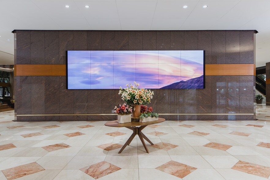 More Photos Of 500 N Akard St, Dallas Office For Lease