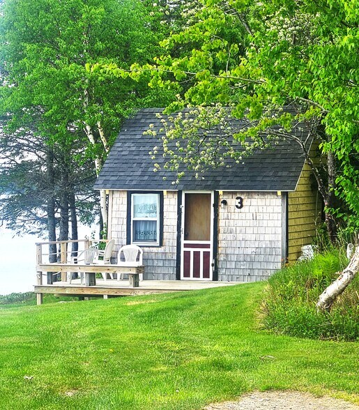 More Photos Of 24 Harris Point Rd, Eastport Hotel For Sale