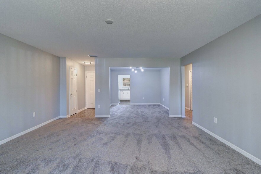 More Photos Of 7011 San Ramon Pl, Tampa Apartments For Sale