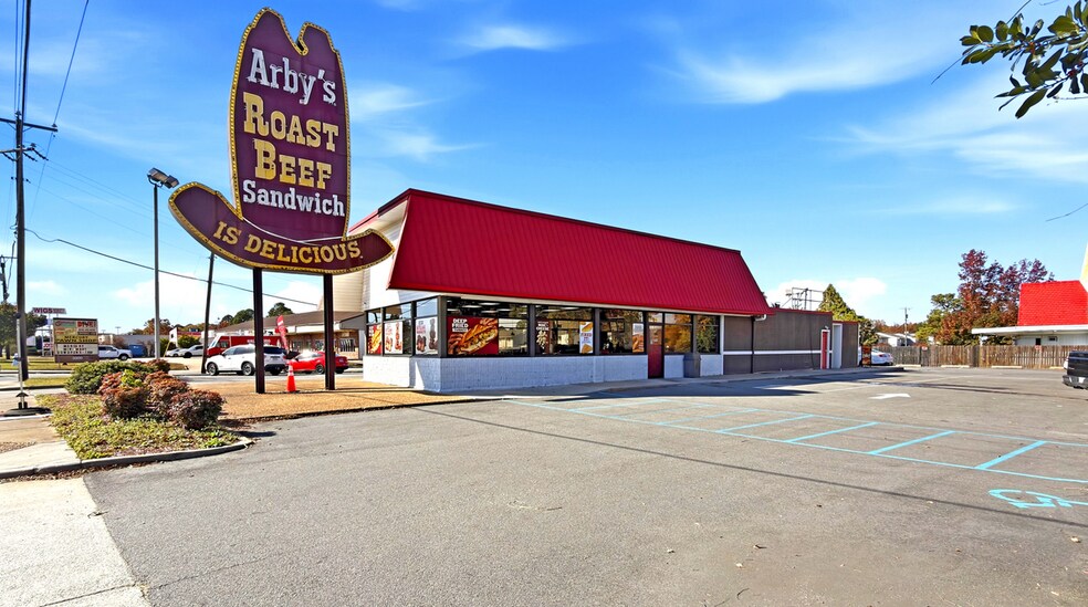 Primary Photo Of 3200 W Mercury Blvd, Hampton Fast Food For Sale