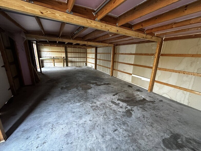 More Photos Of 13536 US-231 Hwy, Union Grove Warehouse For Lease