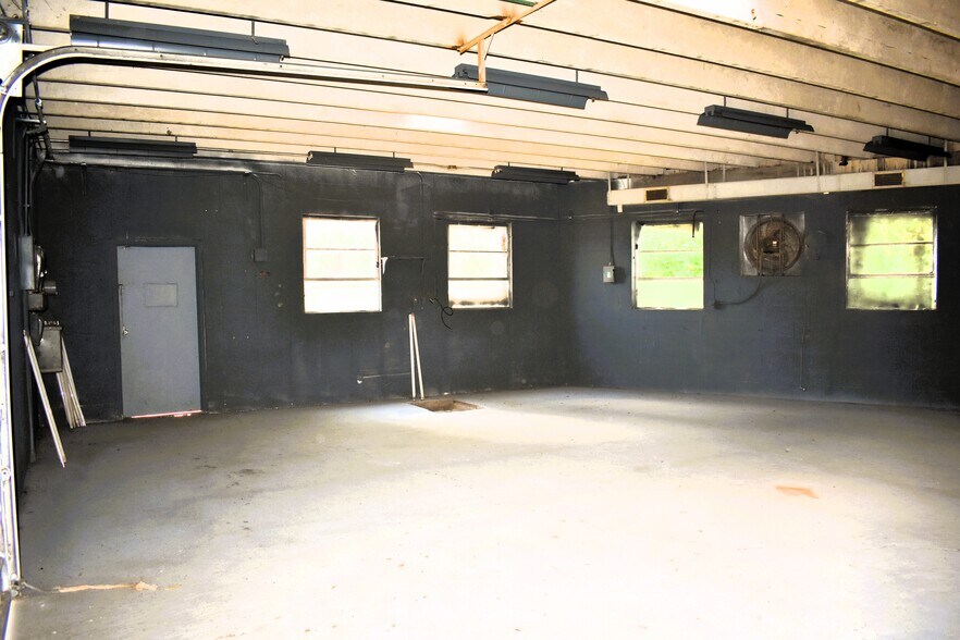 More Photos Of 710 N Perry St, Montgomery Industrial For Lease