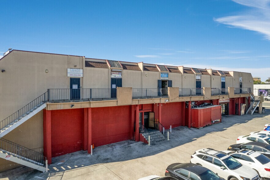 More Photos Of 6959 Linda Vista Rd, San Diego Storefront Retail Office For Lease